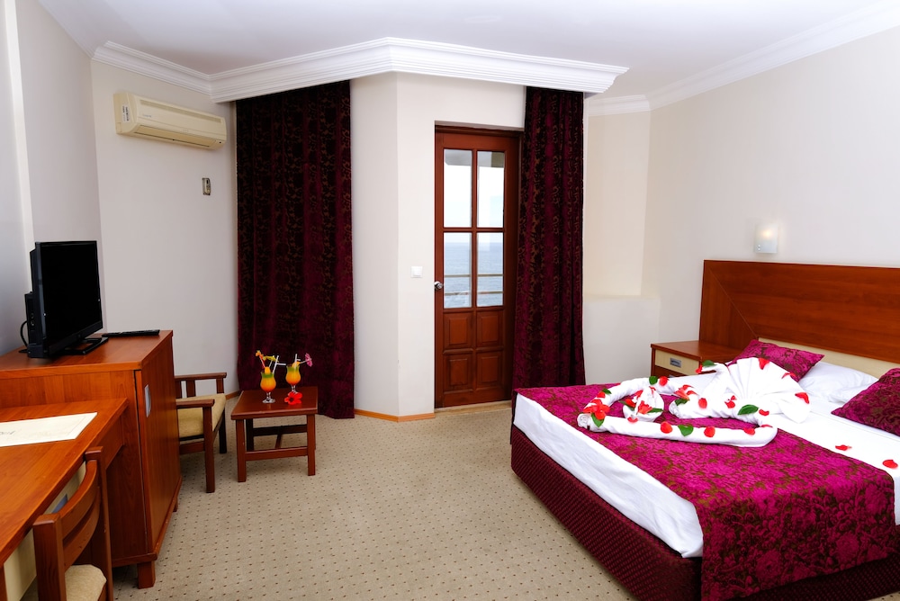 Anitas Beach Hotel 6/32