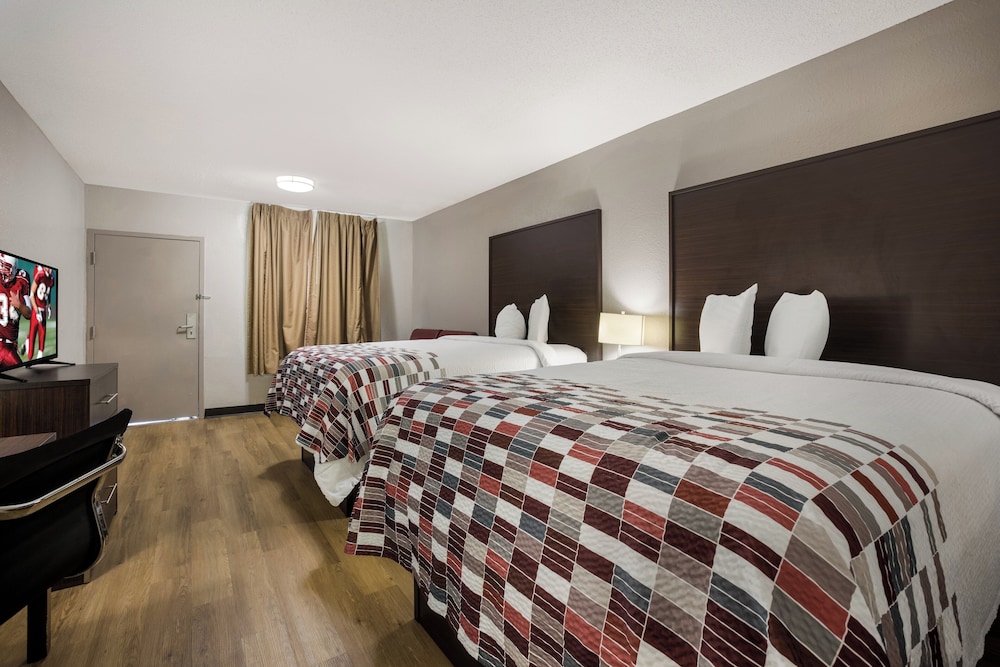 Red Roof Inn & Suites Statesboro - University 22/45