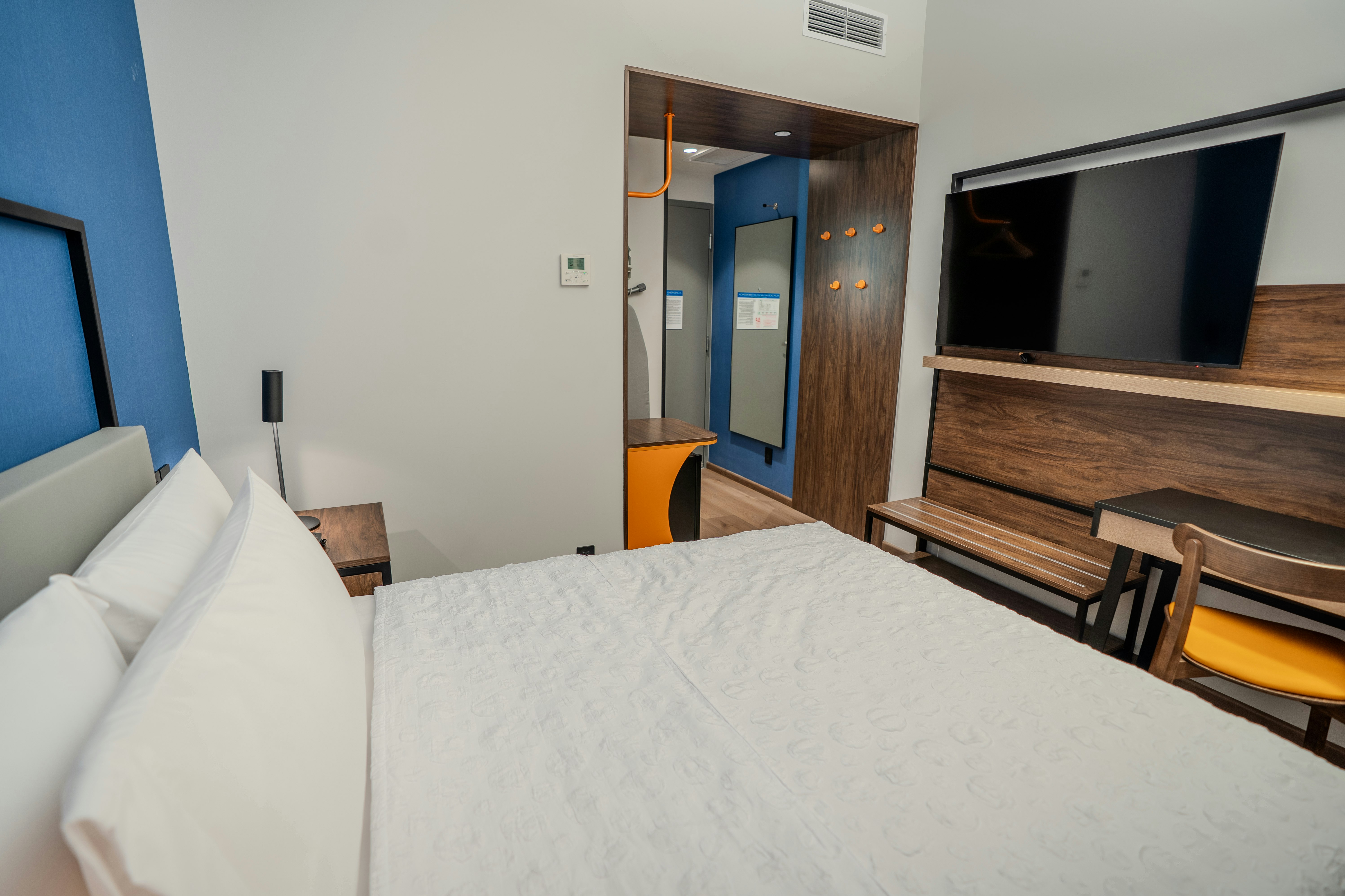 Room, Queen Bed