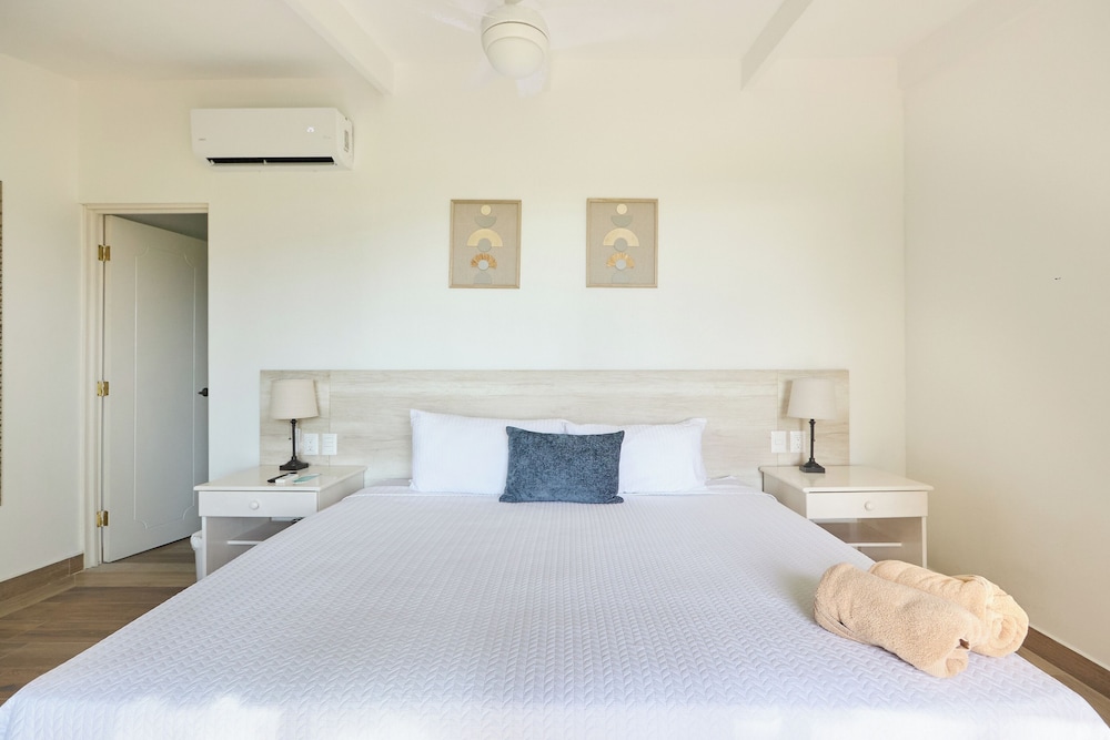 Perla de la Playa Beachfront Hotel 9/48