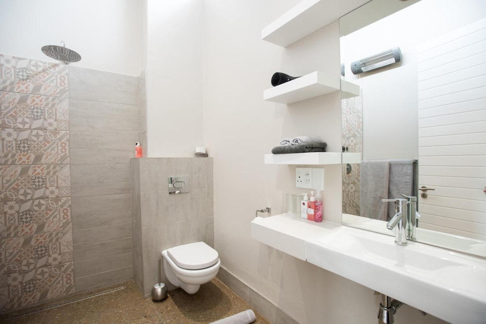 Galloway Guest House 44/46