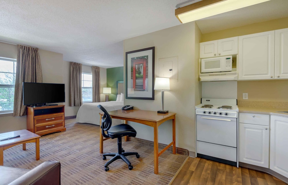 Extended Stay America - Greensboro - Airport 47/59
