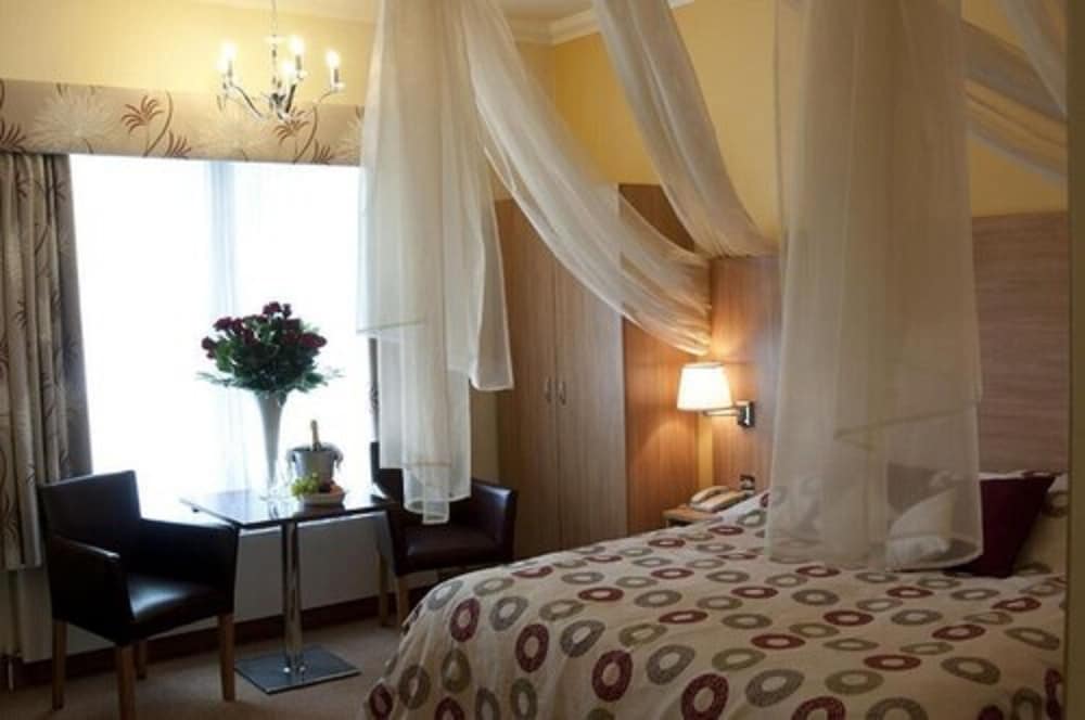 The Queensgate Hotel 11/35