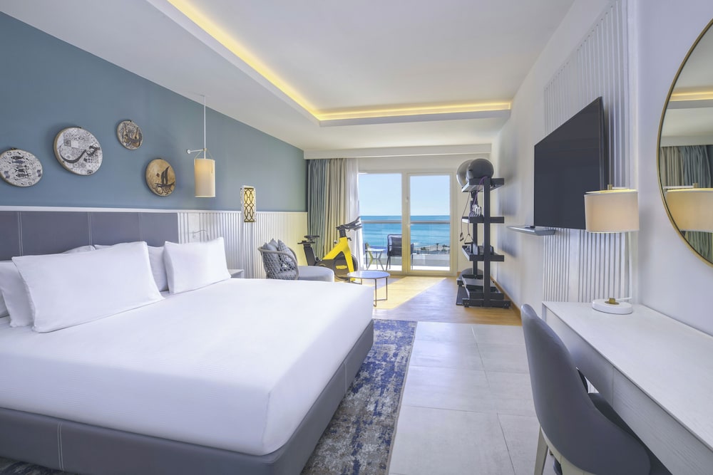 Five Feet Fitness, King Bed