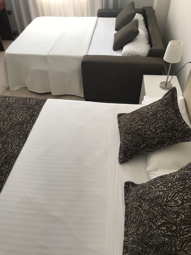 Hotel Checkin Valencia Ciscar 32/64
