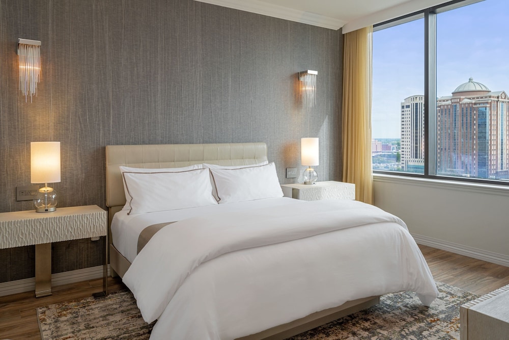 1 Bedroom, Suite, King Bed, Sofa