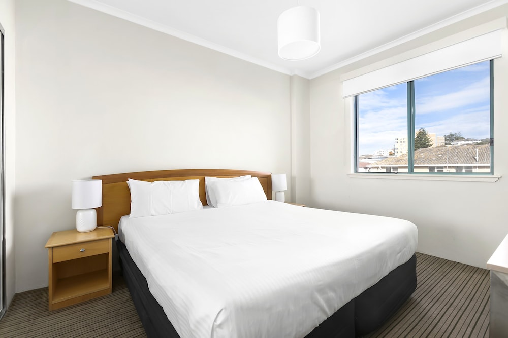 3 Bedrooms, Apartment, Queen Bed, Street View