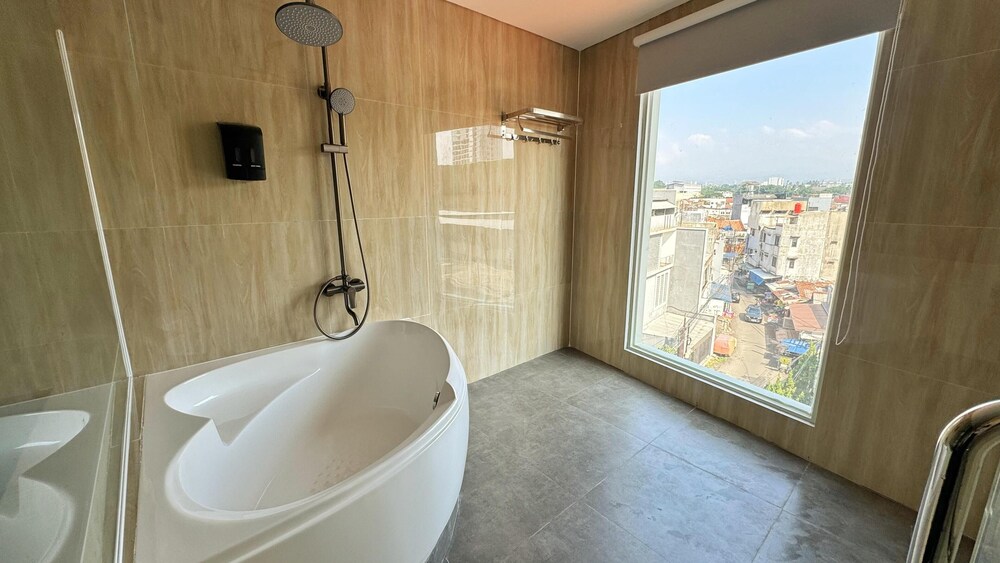 CHARA HOTEL BANDUNG 28/29