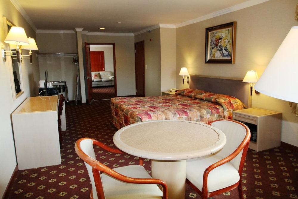 Metro Plaza Hotel 38/48