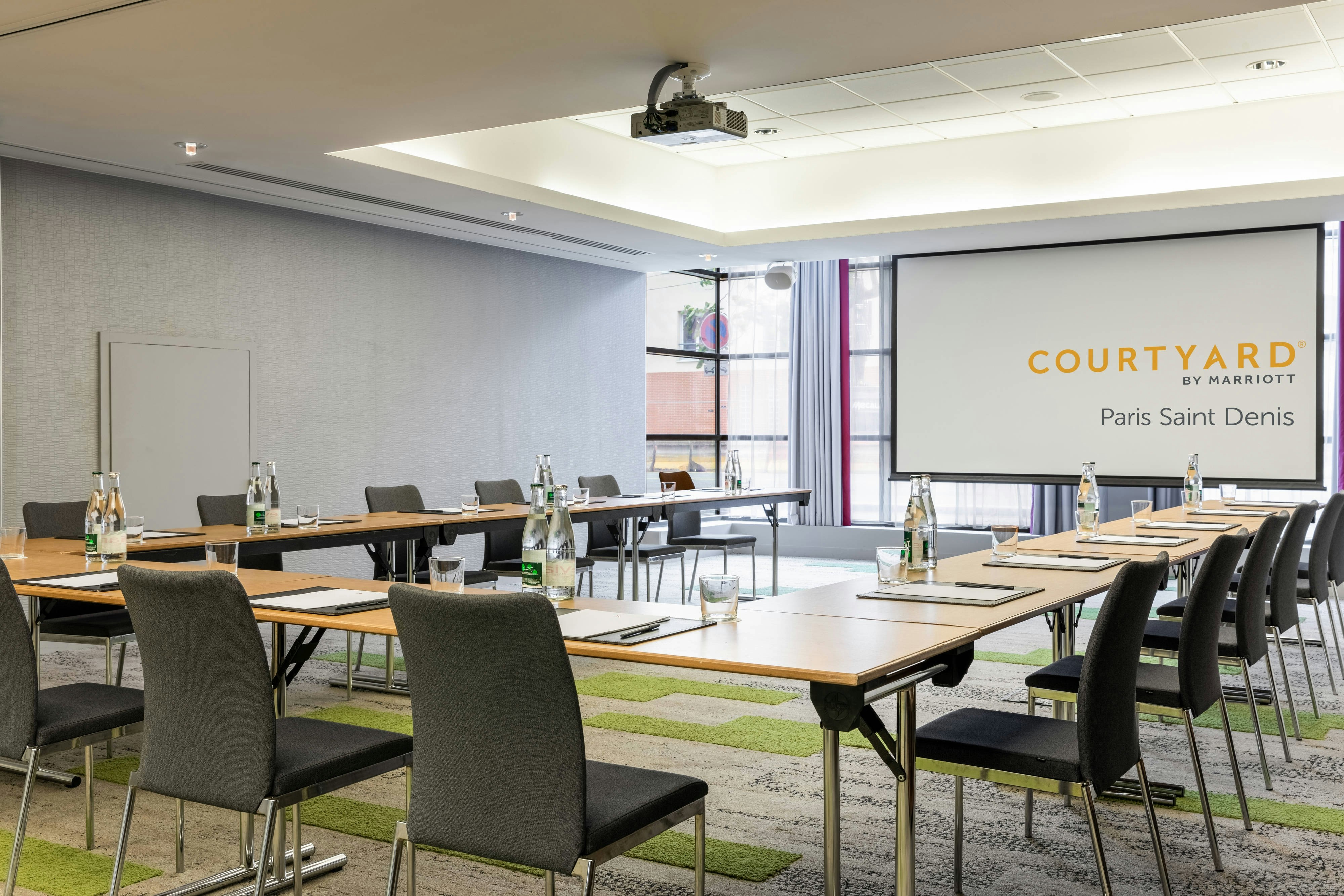 Courtyard By Marriott Paris Saint Denis 27/35