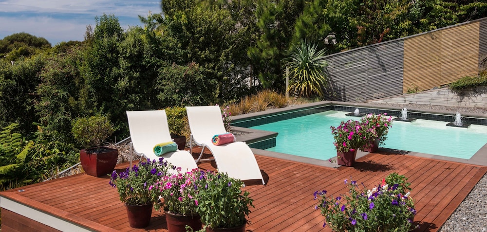 Decks of Paihia 6/44