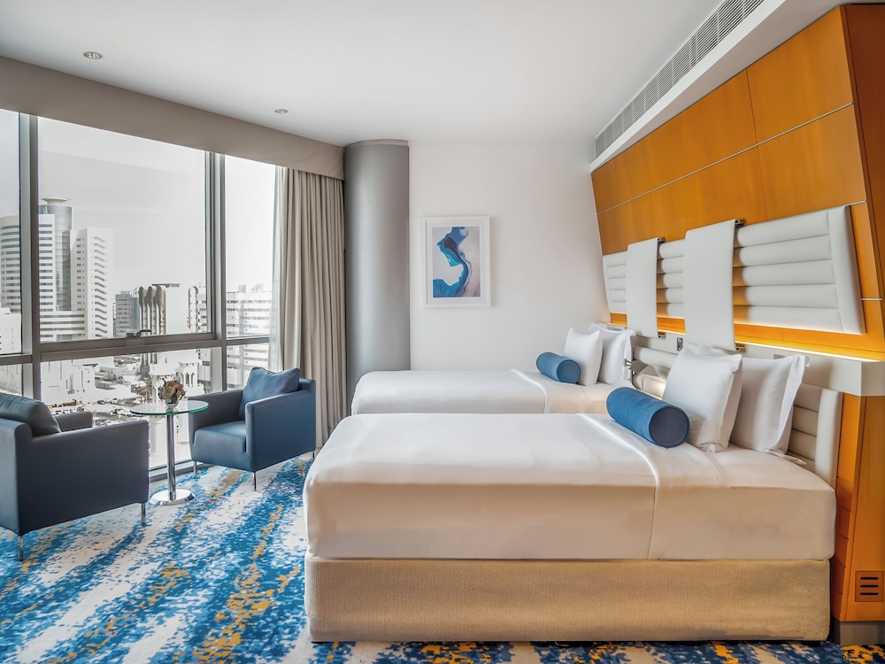 DELUXE, TWIN BEDS