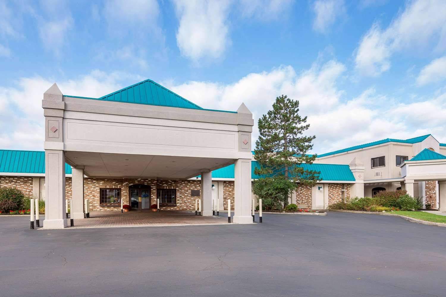 Cayuga Blu Hotel 18/21