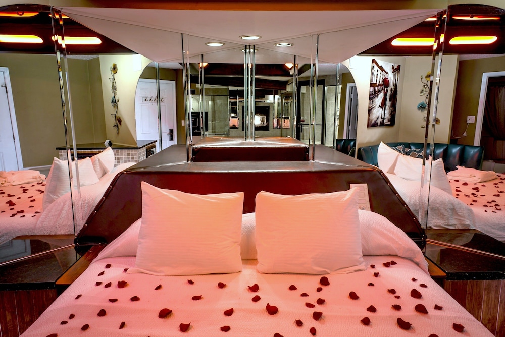 Essence Suites 8/28