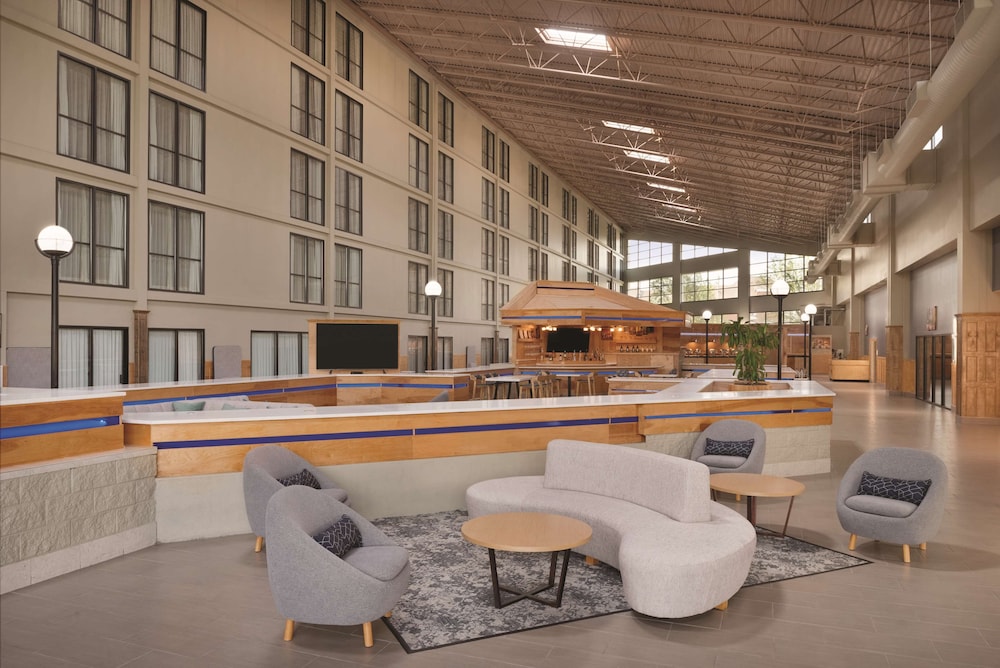 Urbana Hotel and Conference Center 20/35