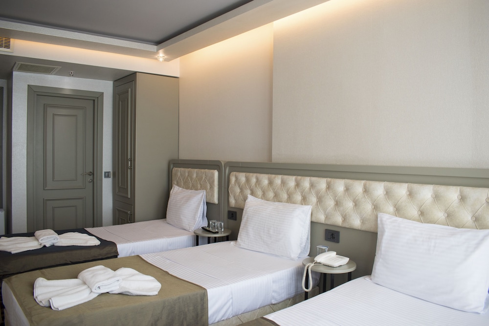 Mayer Hotel 14/48