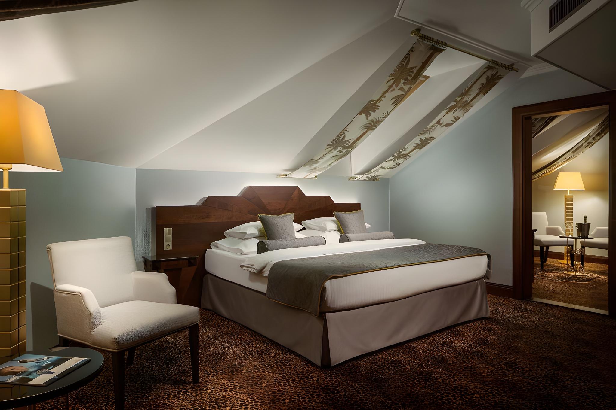 Imperial, Suite