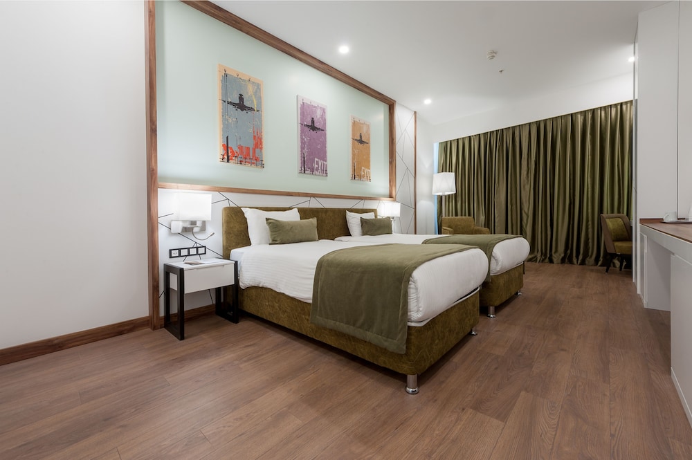 ISG Airport Hotel 19/63