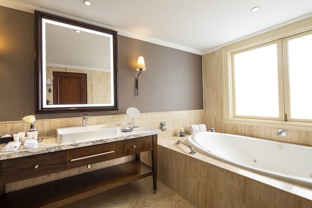 Tower, Suite, King Bed