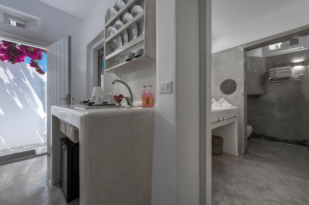 Flaskos Suites 6/50