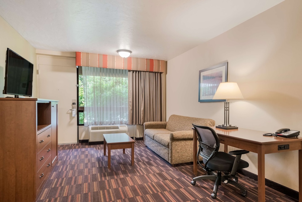 Town & Country Inn 38/50