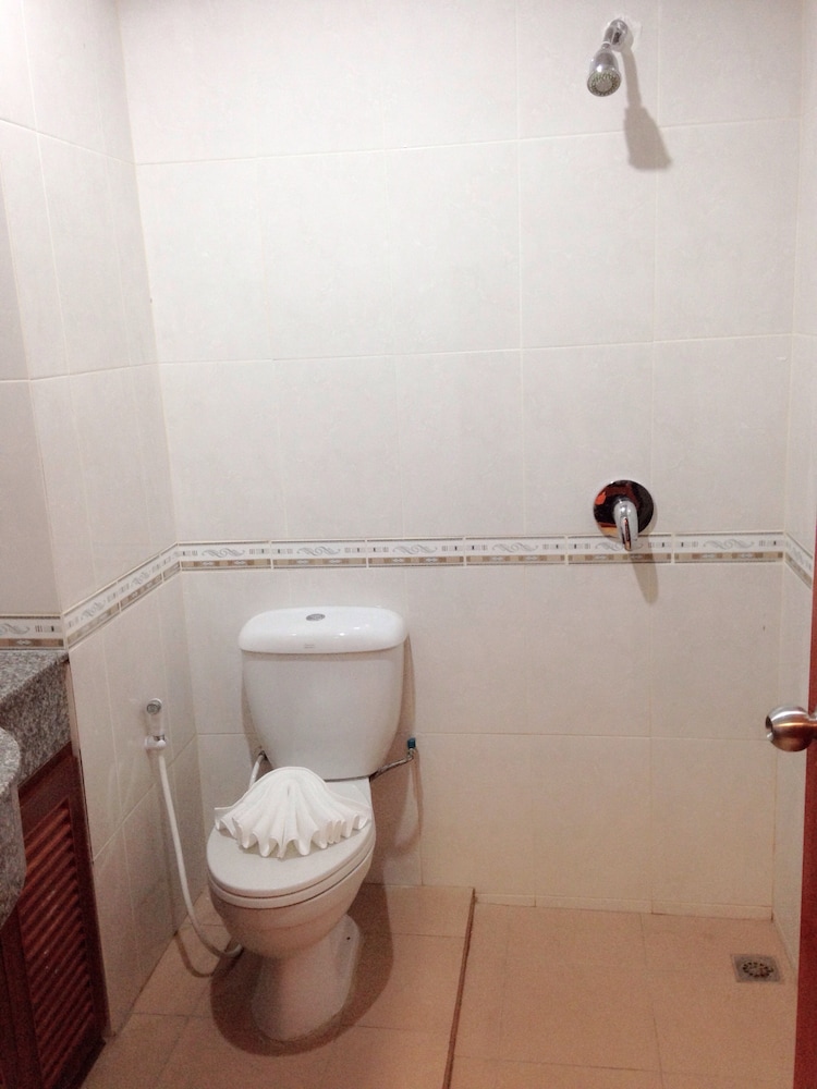 EXECUTIVE, SUITE