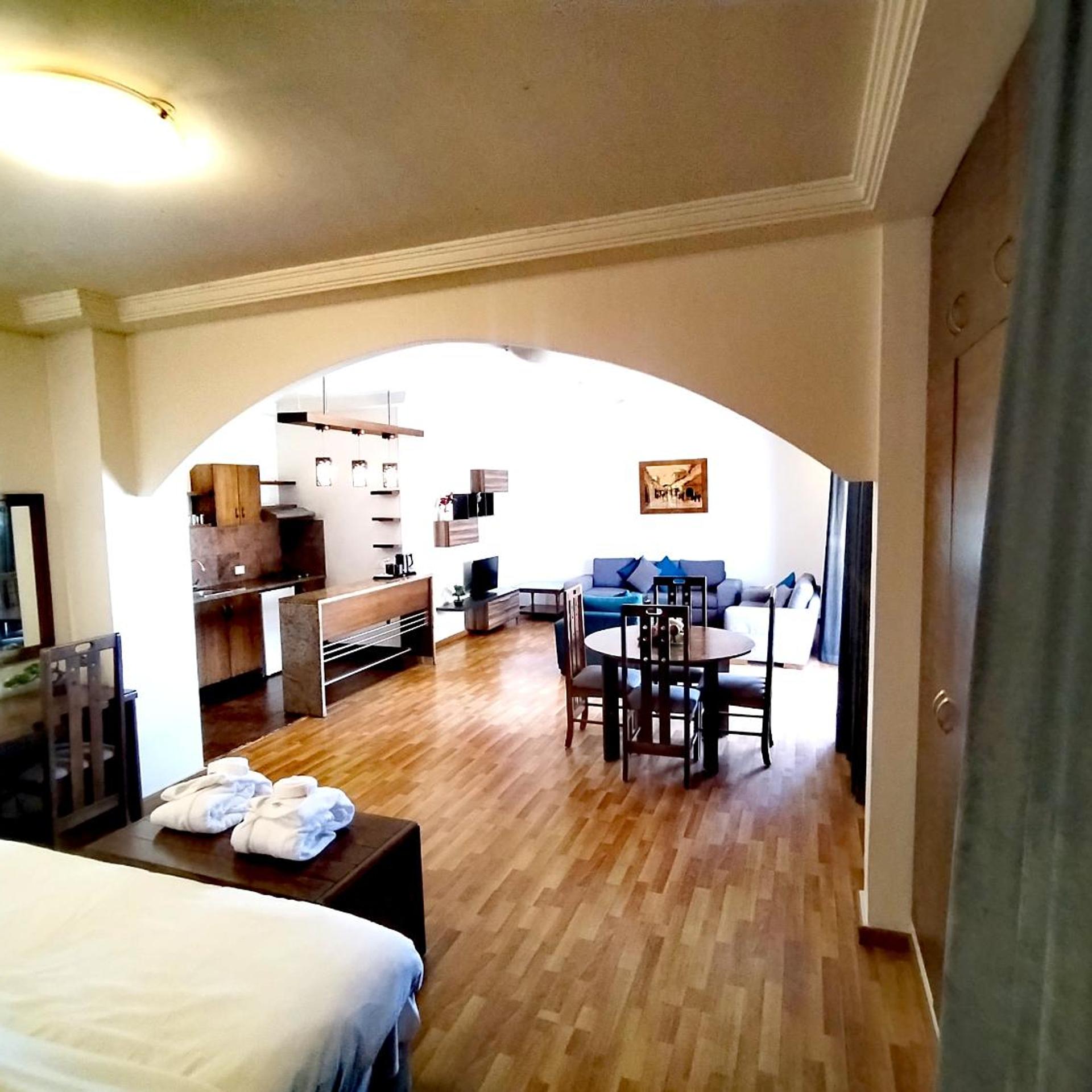 White House Suites 26/58