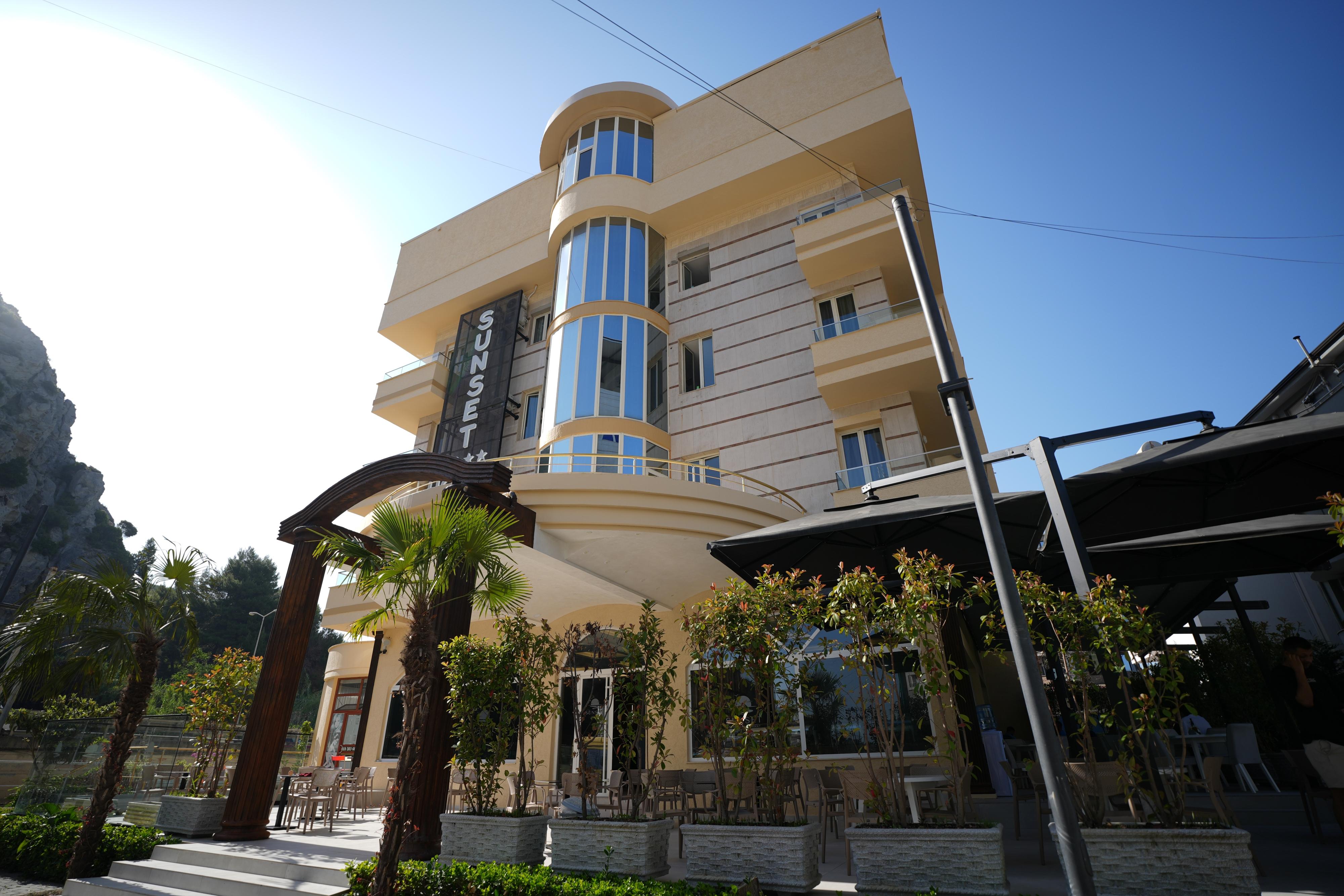 Inn Hotel 2/23