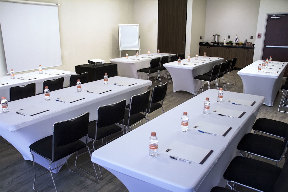 City Express Plus by Marriott Monterrey Galerias 25/32