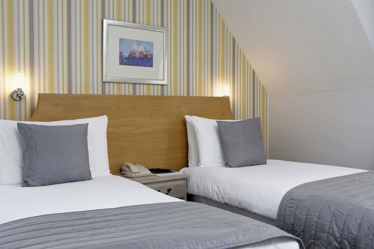 Cozy, Twin Beds