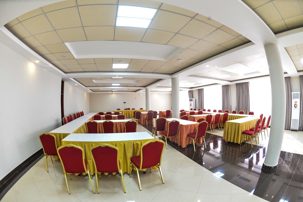 Maple Leaf Hotel Masaka 26/32