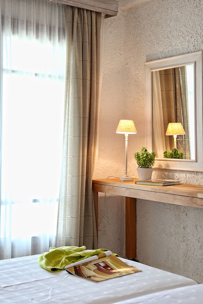 Skopelos Village Hotel Apartments 63/75