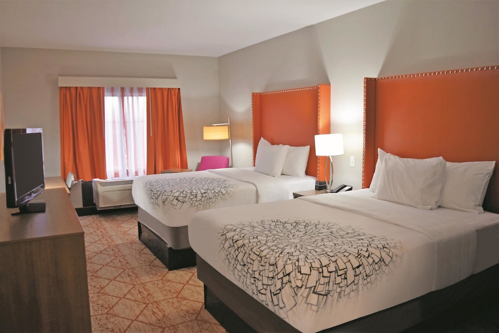 La Quinta Inn And Suites by Wyndham Lackawanna 8/39