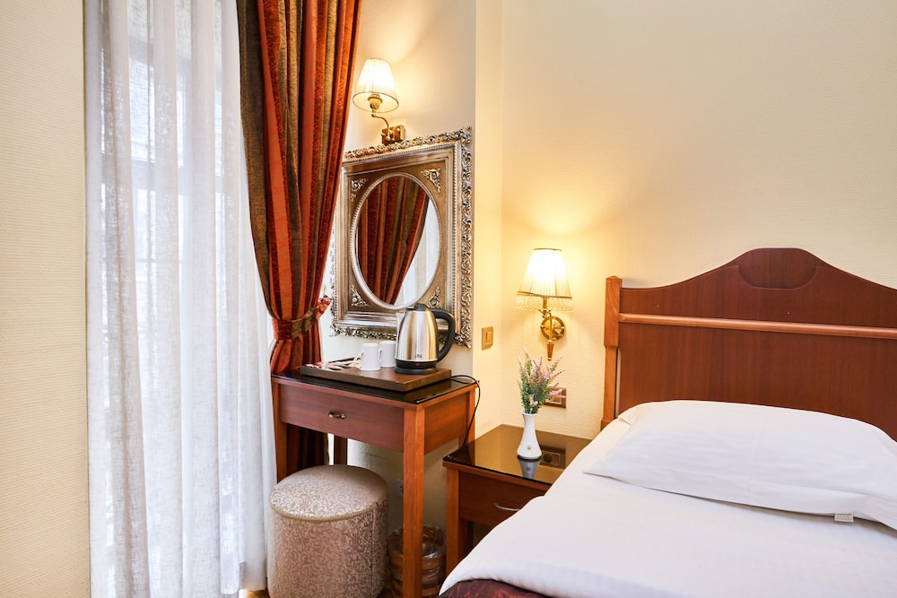 Superior, King Bed, Amber Hotel Istanbul 4/5