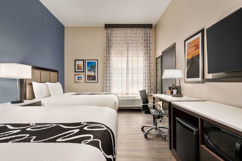 La Quinta Inn & Suites by Wyndham San Bernardino 15/45