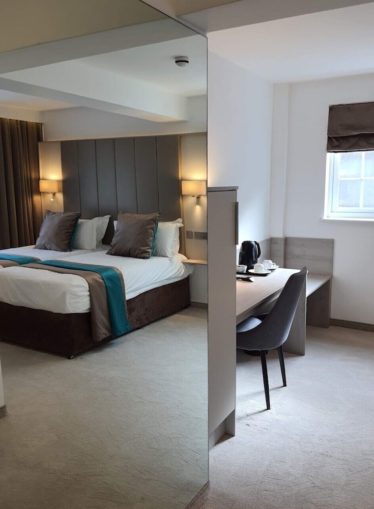 DELUXE, TWIN BEDS