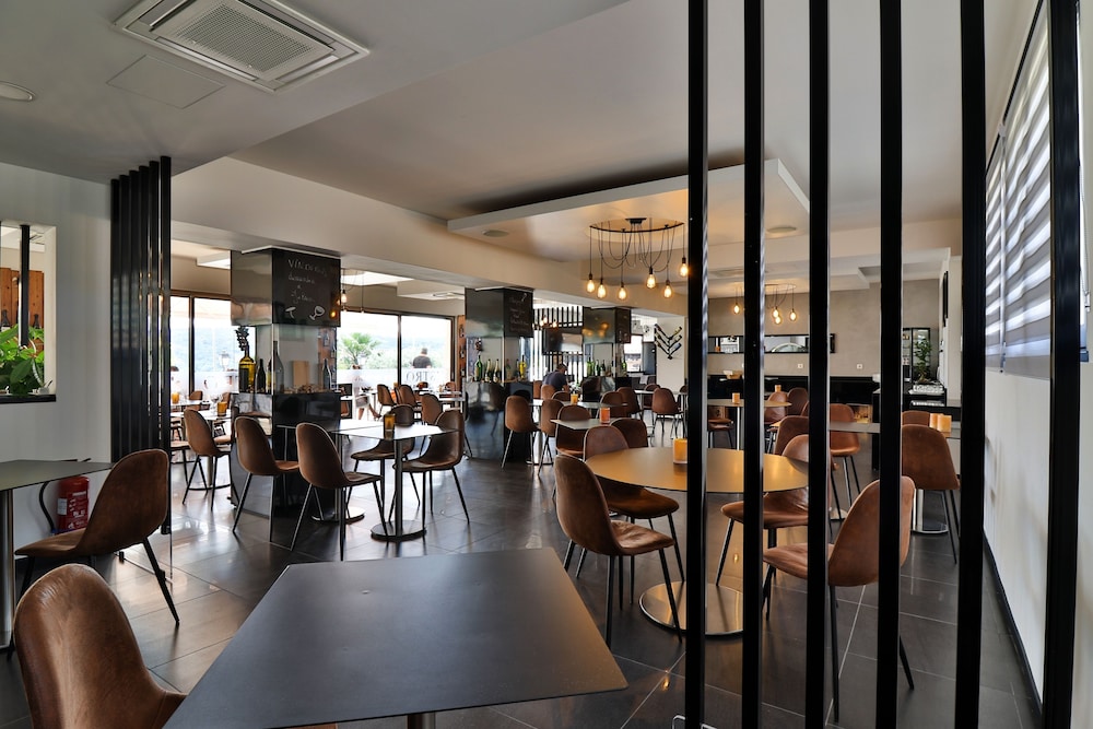 Hotel Perla Riviera 28/48