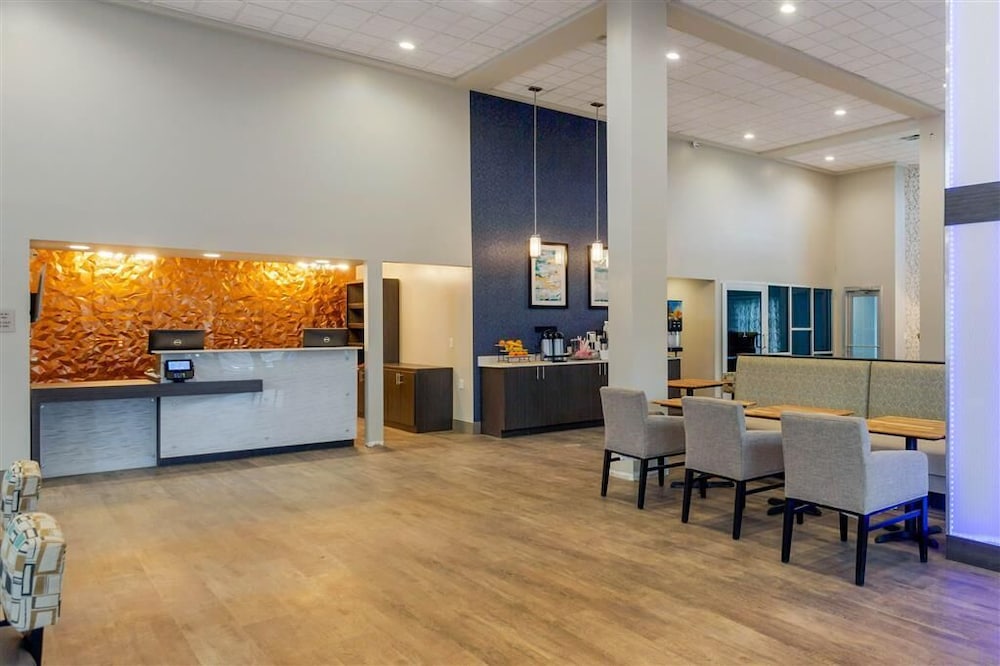 Days Inn & Suites by Wyndham Bowling Green 3/46