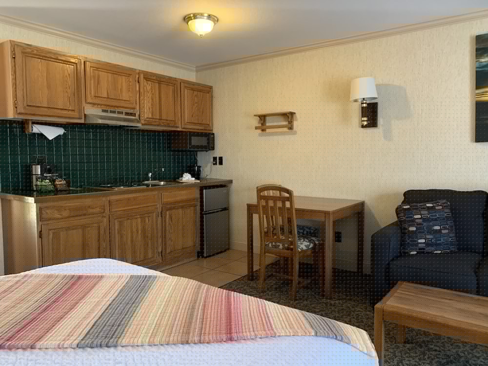 Coachman Inn Suites 10/64