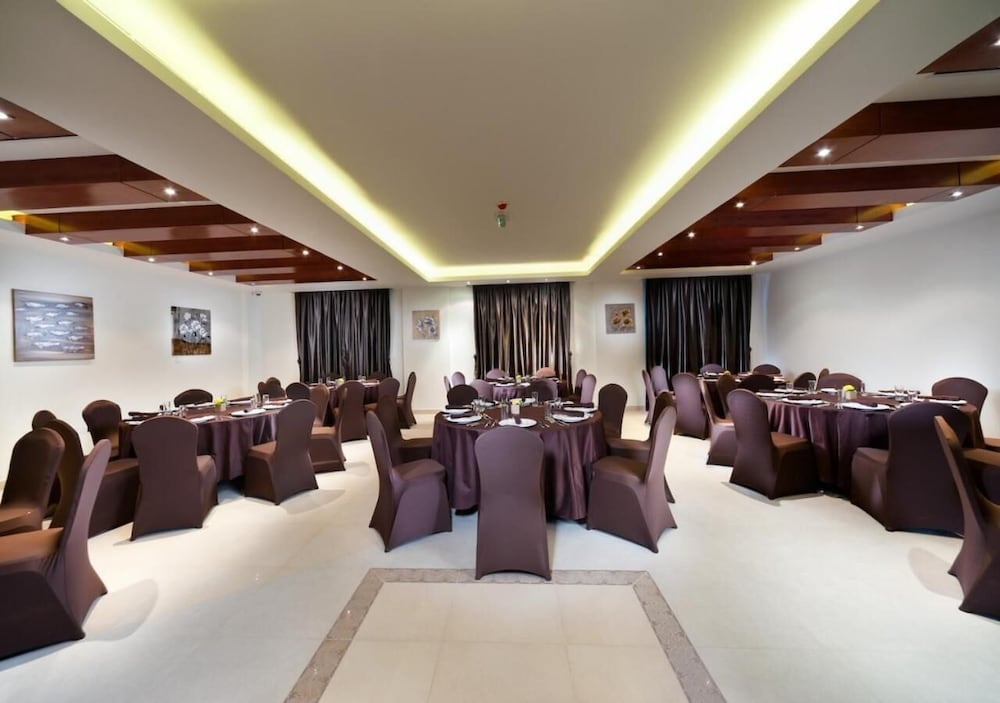 Al Hail Waves Hotel Managed By Centara 67/78