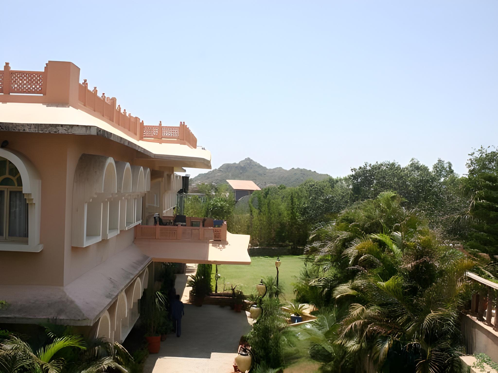 PALANPUR PALACE - MOUNT ABU 2/39