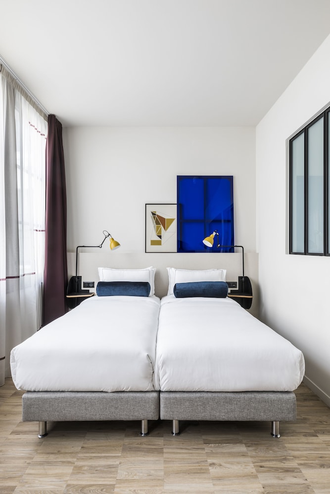 COZY, BASIC, TWIN BEDS