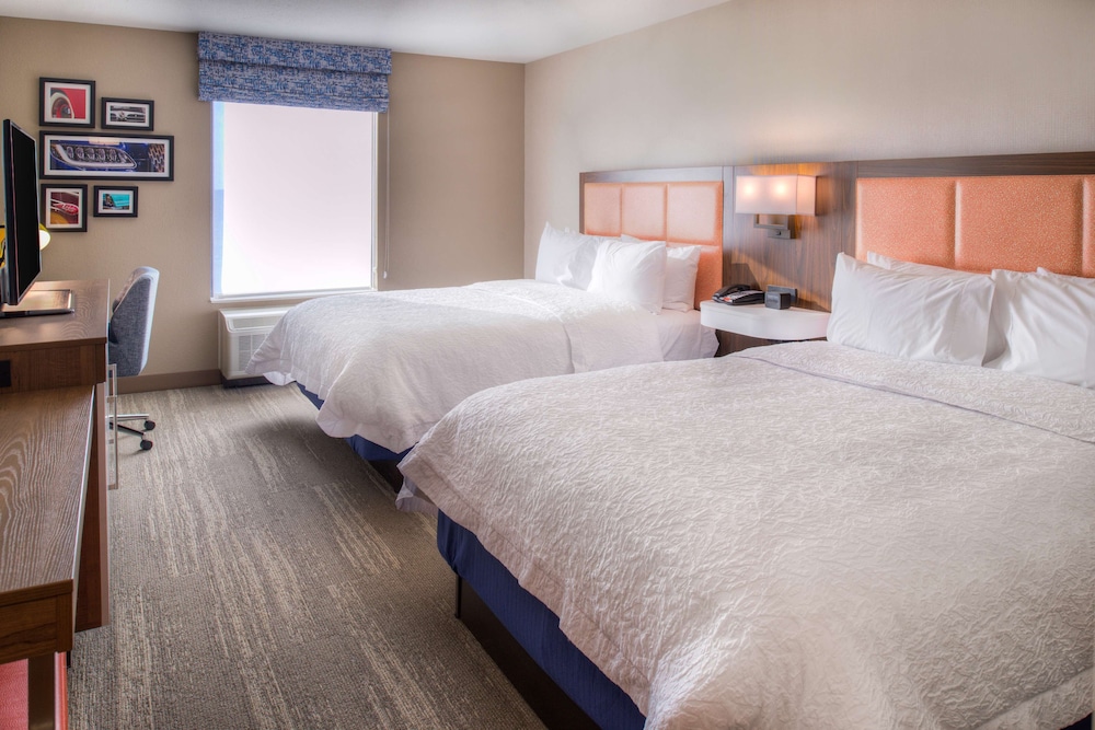 Hampton Inn & Suites Wixom 17/61