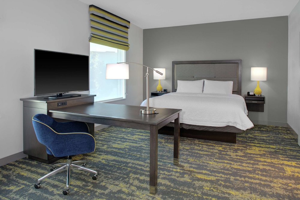 Hampton Inn and Suites Irvine Orange County Airport 18/52