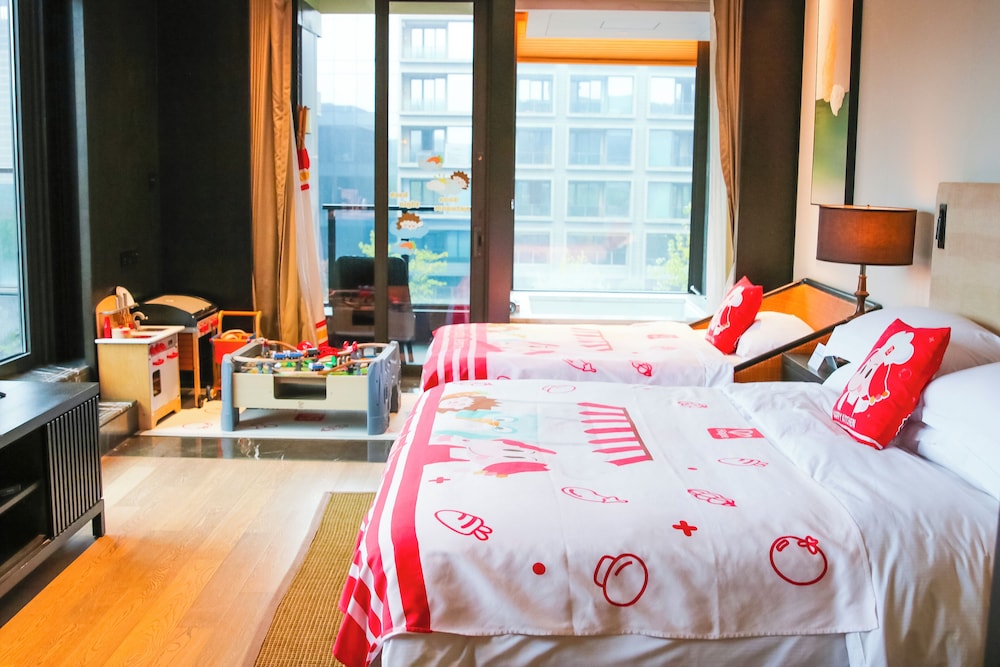 Theme, King Bed