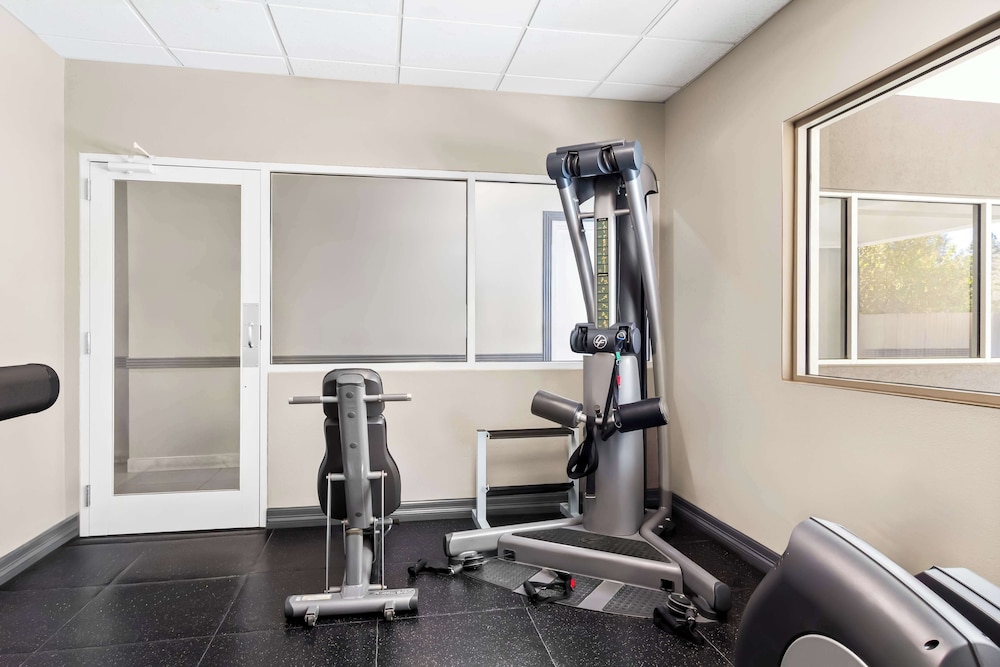 Sonesta Essential IAH Airport JFK Boulevard 29/53