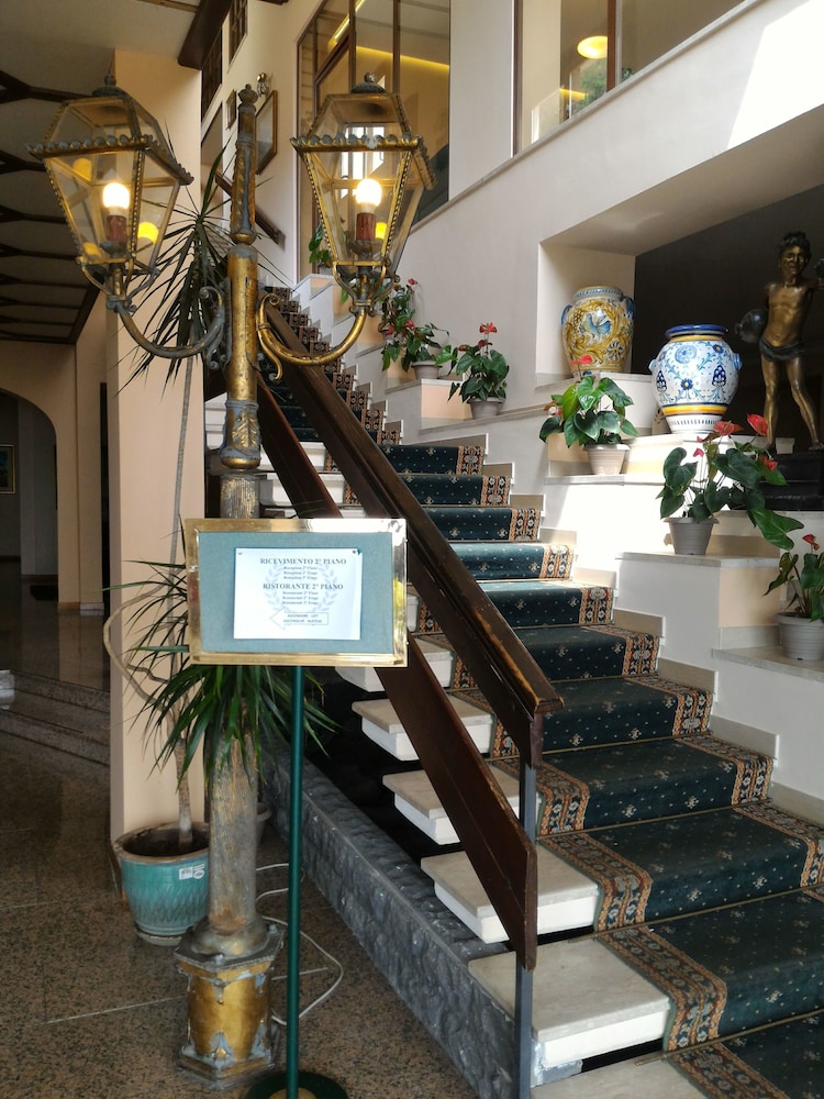 Hotel Primavera Dell'etna 36/47