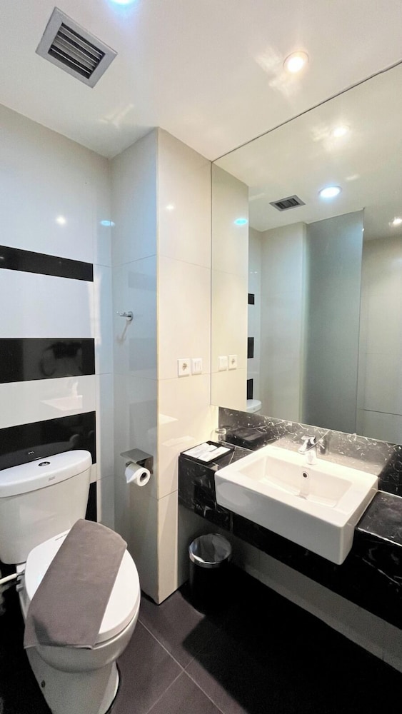 Brits Hotel Karawang 47/49