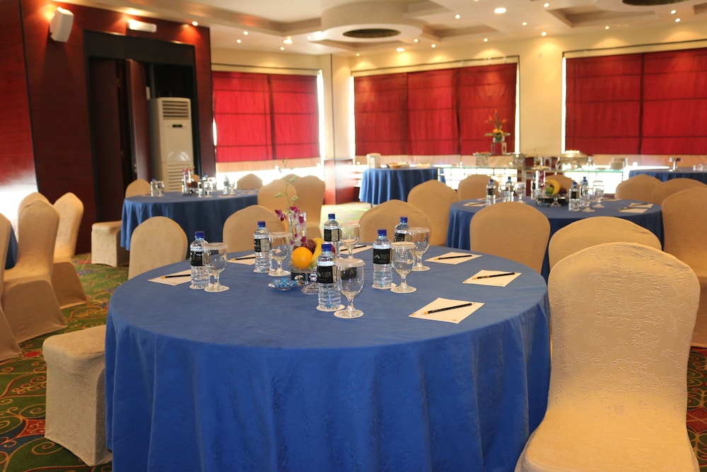 Elite Resort & Spa 63/73