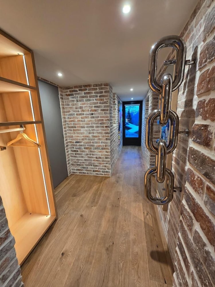 Snow Lodge Boutique Hotel 37/70